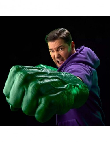 Incredible hulk premium role - play fists with smash 'n bash sound fx. marvel legends series. hasbro