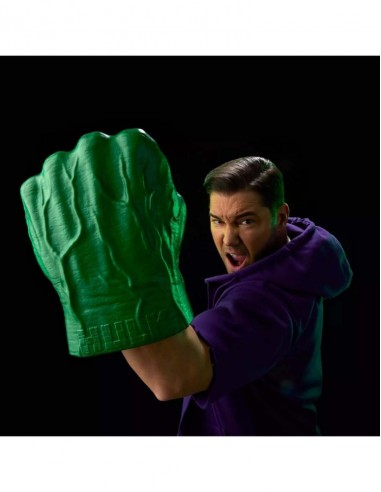 Incredible hulk premium role - play fists with smash 'n bash sound fx. marvel legends series. hasbro