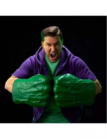 Incredible hulk premium role - play fists with smash 'n bash sound fx. marvel legends series. hasbro Incredible hulk premium role - play fists with smash 'n bash sound fx. marvel legends series. hasbro